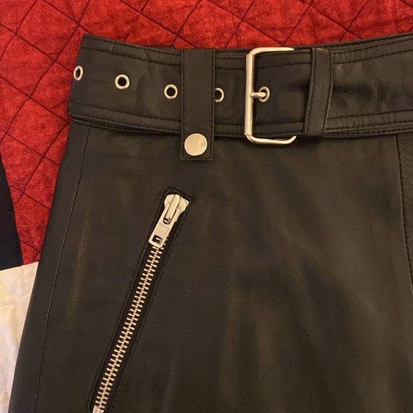 Notes du Nord Black Belted Leather Mini Skirt with side zipper - Picture 2 of 6